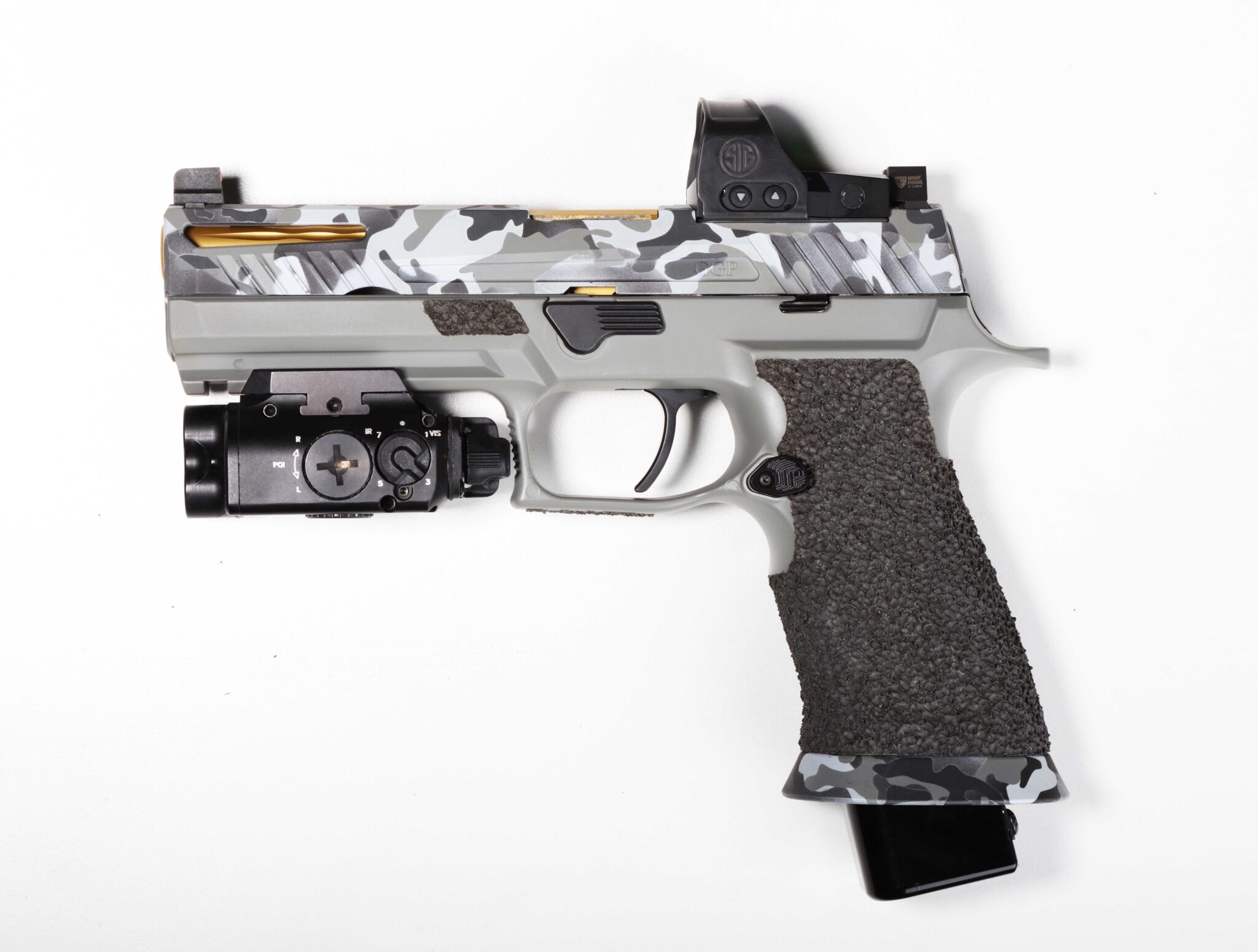 Customized SIG Sauer P320 - UN12Magazine